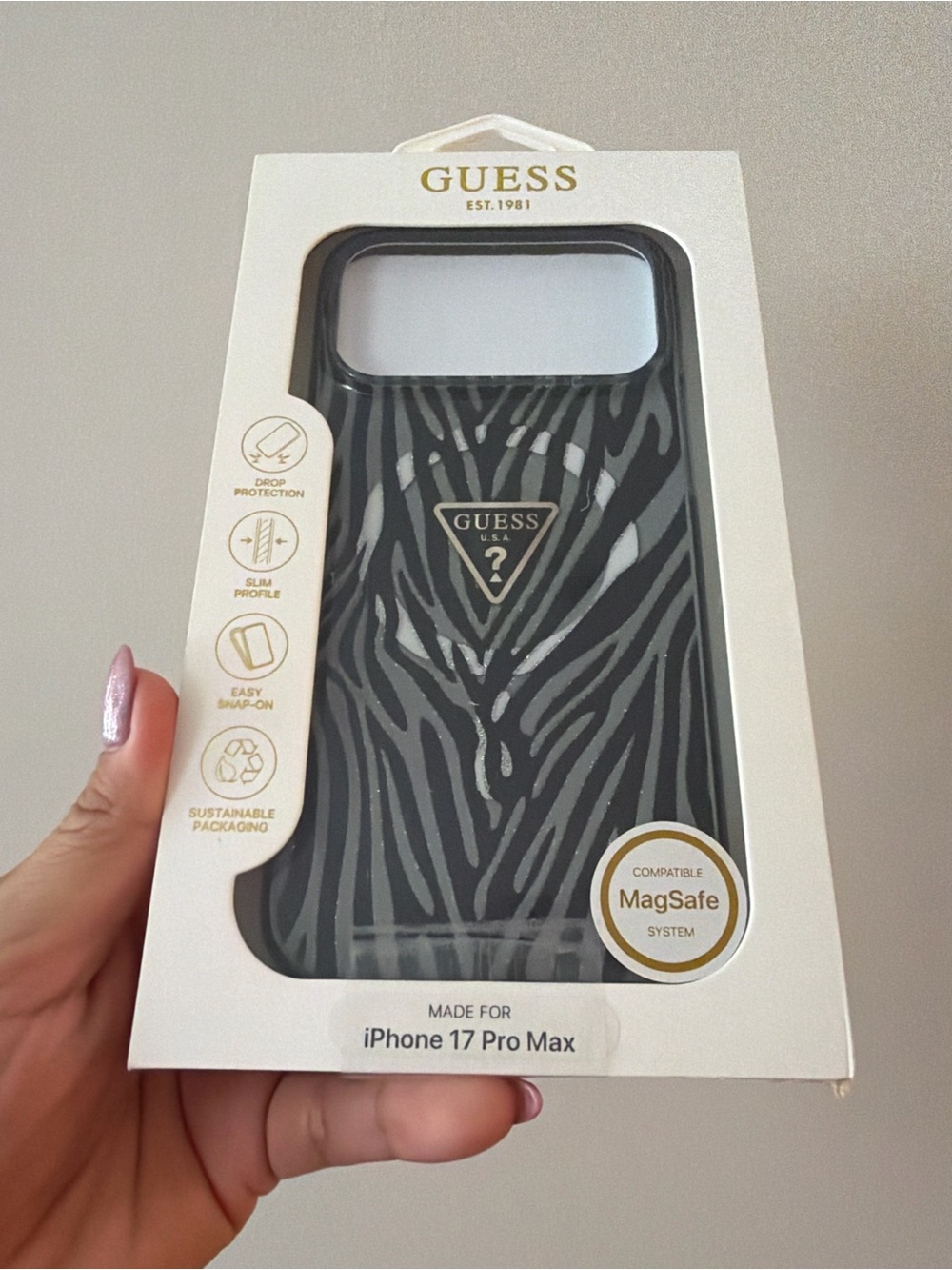 🖤🩶GUESS~Black and Gray Zebra Stripe MagSafe iPhone 17 Pro Max Case
